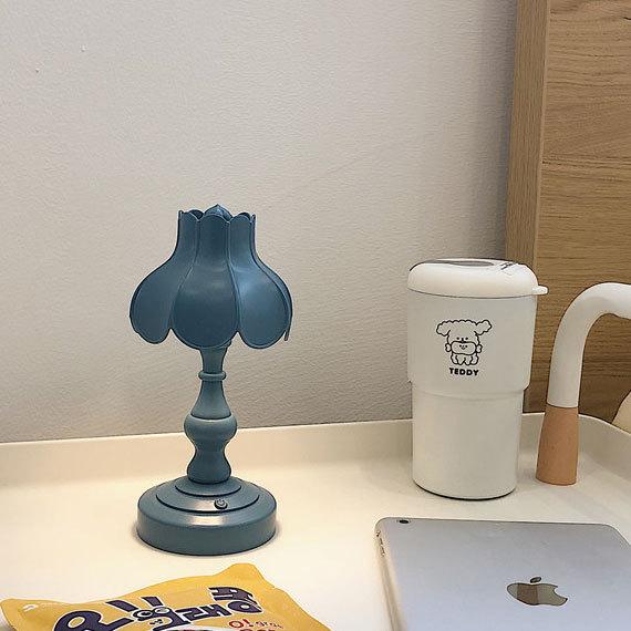 (USB Rechargeable)Mini Lily Of The Valley Design Table Lamp, Cute Mini Modern Nightstand Light, Suitable for Aesthetic Home Decor and Unique Living Room Gifts for Girls