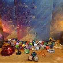 Load image into Gallery viewer, Dice Advent Calendar 2025 – 24 Polyhedral Dice Set for DND, RPG &amp; Tabletop Games | Christmas Countdown Gift for Gamers, Men &amp; Women,Christmas,Gift
